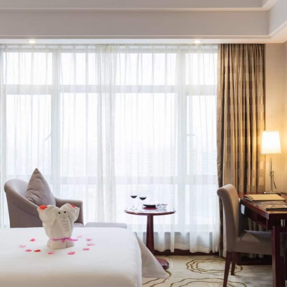 Manhatton Hotel Джухай Екстериор снимка
