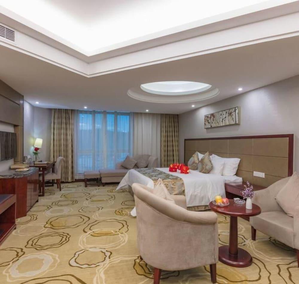 Manhatton Hotel Джухай Екстериор снимка