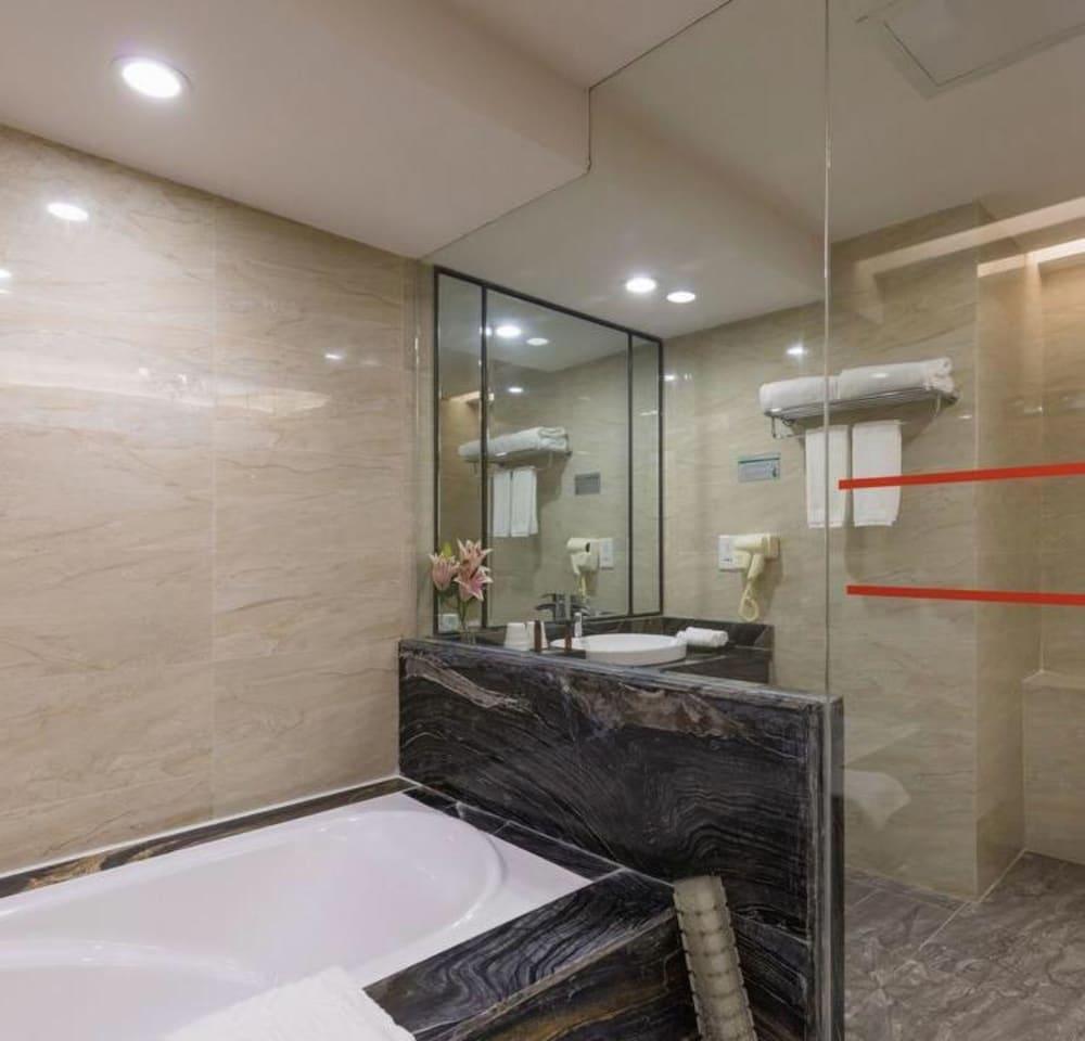 Manhatton Hotel Джухай Екстериор снимка