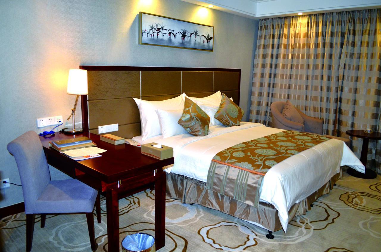 Manhatton Hotel Джухай Екстериор снимка