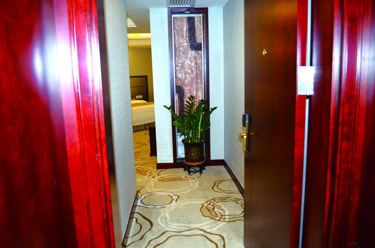 Manhatton Hotel Джухай Екстериор снимка