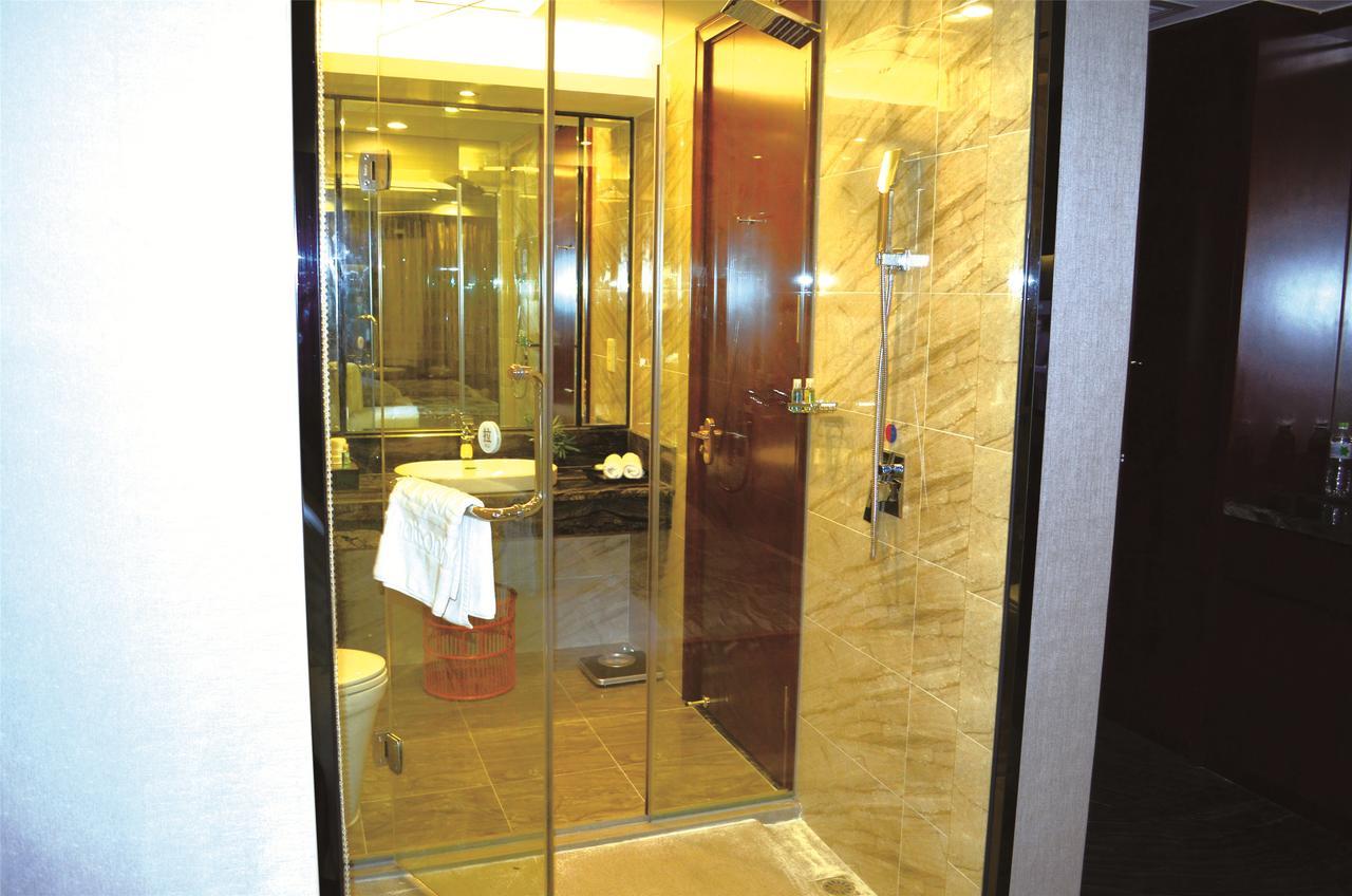 Manhatton Hotel Джухай Екстериор снимка