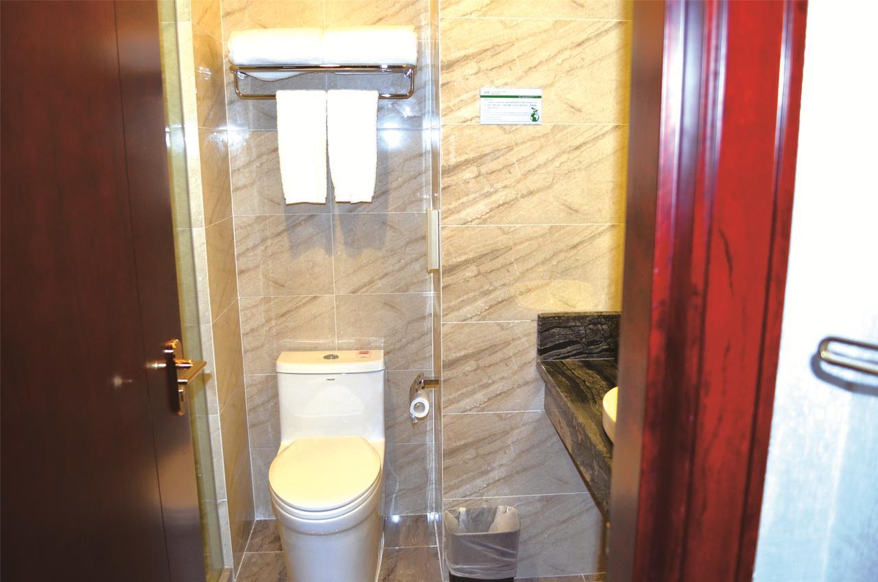 Manhatton Hotel Джухай Екстериор снимка