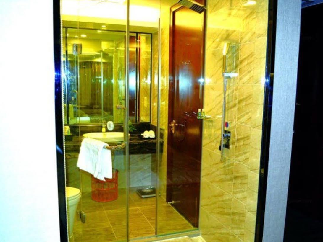 Manhatton Hotel Джухай Екстериор снимка