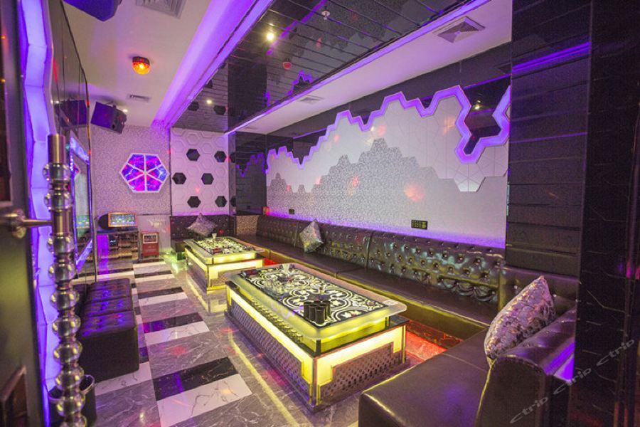 Manhatton Hotel Джухай Екстериор снимка