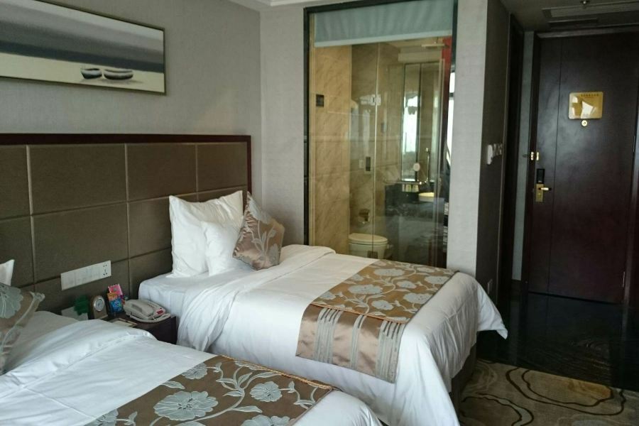 Manhatton Hotel Джухай Екстериор снимка